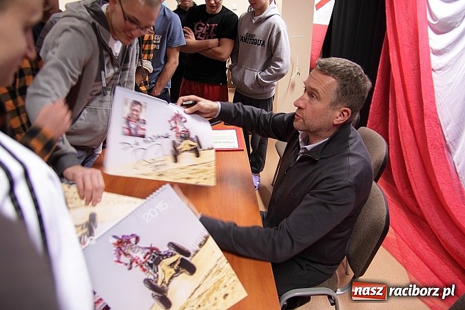 Zdjęcie w galerii na portalu naszraciborz.pl: Warto wierzyć w ludzi. Piękne Anioły remontują pokoje w Kornowacu! wiadomości z regionu