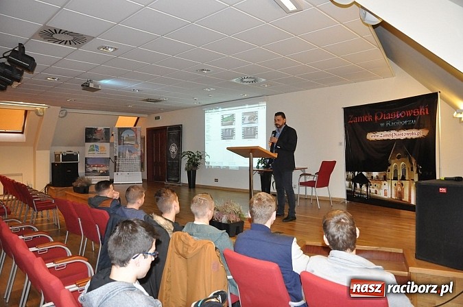 Zdjęcie w galerii na portalu naszraciborz.pl: Światowy Tydzień Przedsiębiorczości. Na zamku mówiono o zarabianiu w turystyce wiadomości z regionu