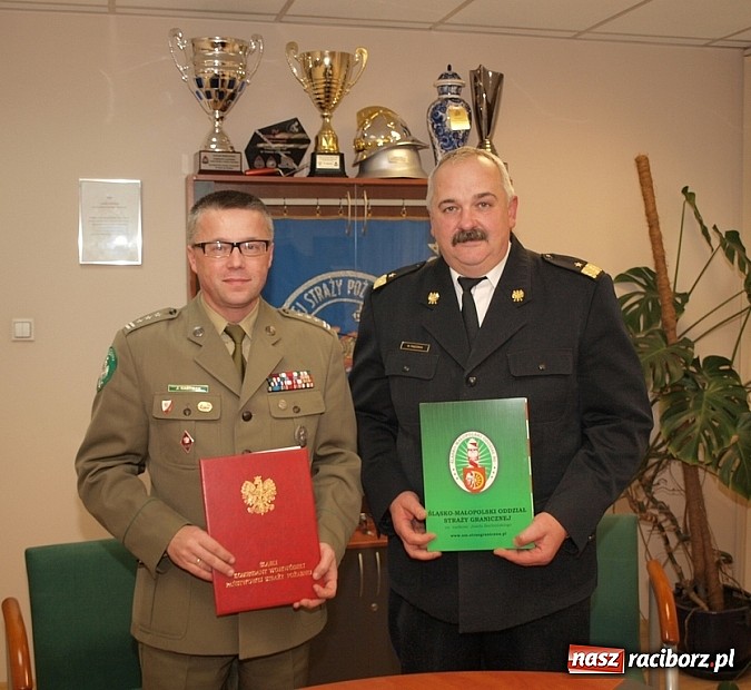 Zdjęcie w galerii na portalu naszraciborz.pl: Porozumienie ze Śląskim Komendantem Wojewódzkim Państwowej Straży Pożarnej wiadomości z regionu