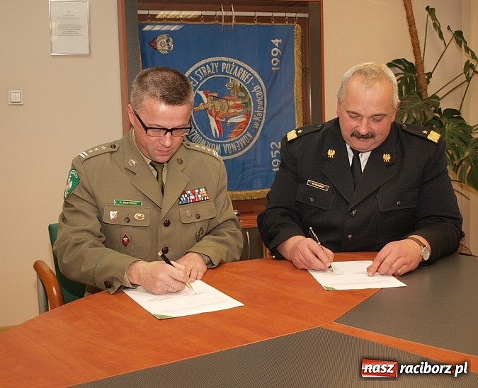 Zdjęcie w galerii na portalu naszraciborz.pl: Porozumienie ze Śląskim Komendantem Wojewódzkim Państwowej Straży Pożarnej wiadomości z regionu