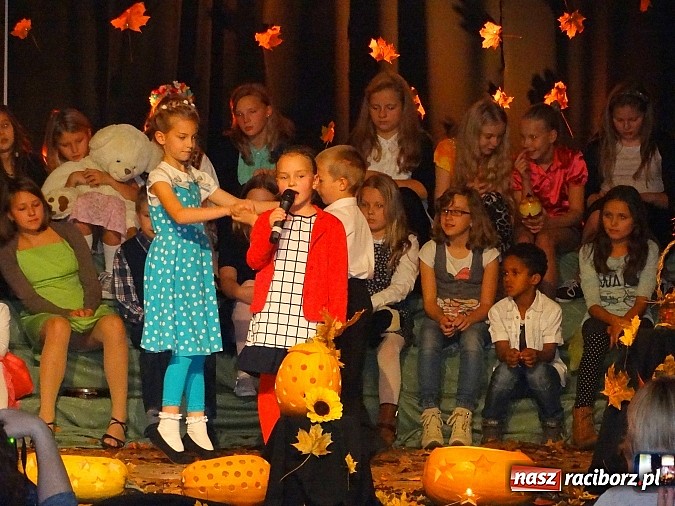 Zdjęcie w galerii na portalu naszraciborz.pl: Jesienna nuta zabrzmiała w MDK wiadomości z regionu