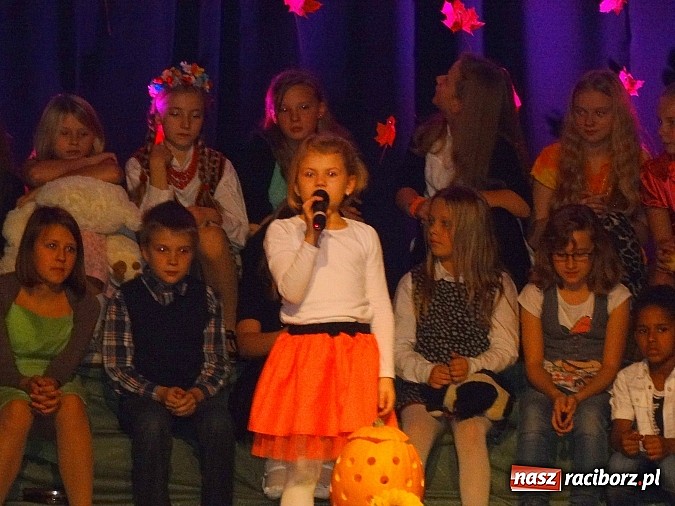 Zdjęcie w galerii na portalu naszraciborz.pl: Jesienna nuta zabrzmiała w MDK wiadomości z regionu