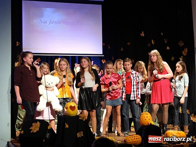 Zdjęcie w galerii na portalu naszraciborz.pl: Jesienna nuta zabrzmiała w MDK wiadomości z regionu