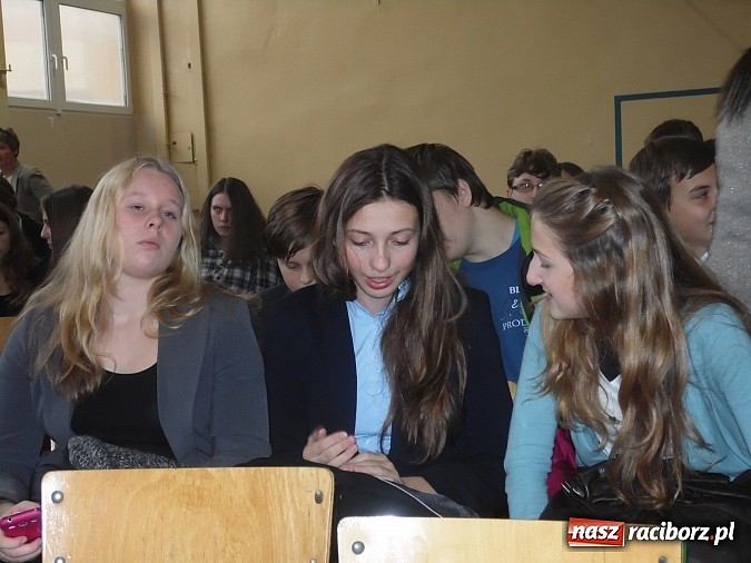 Zdjęcie w galerii na portalu naszraciborz.pl: Gimnazjaliści z Tworkowa z pierwszą nagrodą w konkursie językowym wiadomości z regionu