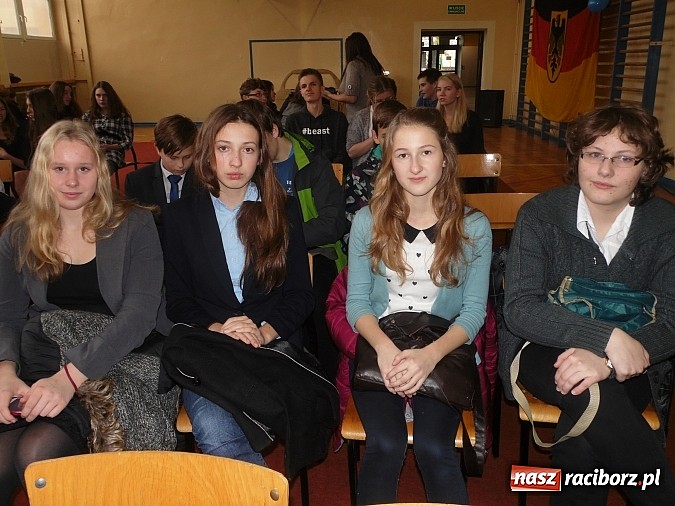 Zdjęcie w galerii na portalu naszraciborz.pl: Gimnazjaliści z Tworkowa z pierwszą nagrodą w konkursie językowym wiadomości z regionu