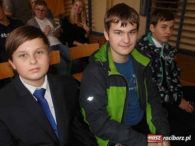 Zdjęcie w galerii na portalu naszraciborz.pl: Gimnazjaliści z Tworkowa z pierwszą nagrodą w konkursie językowym wiadomości z regionu