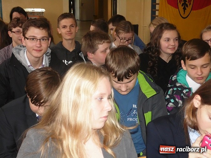 Zdjęcie w galerii na portalu naszraciborz.pl: Gimnazjaliści z Tworkowa z pierwszą nagrodą w konkursie językowym wiadomości z regionu