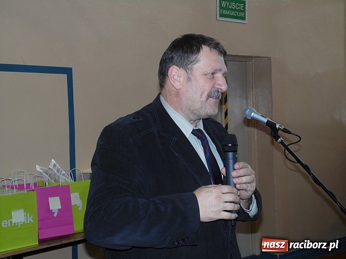 Zdjęcie w galerii na portalu naszraciborz.pl: Gimnazjaliści z Tworkowa z pierwszą nagrodą w konkursie językowym wiadomości z regionu