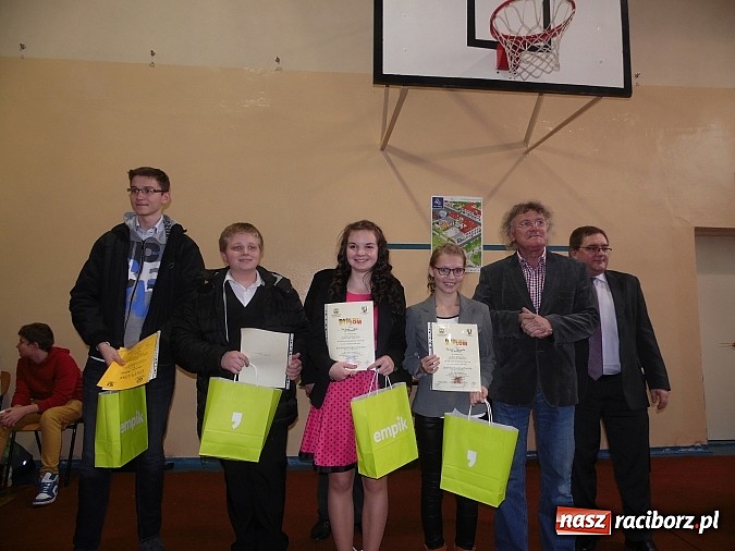 Zdjęcie w galerii na portalu naszraciborz.pl: Gimnazjaliści z Tworkowa z pierwszą nagrodą w konkursie językowym wiadomości z regionu