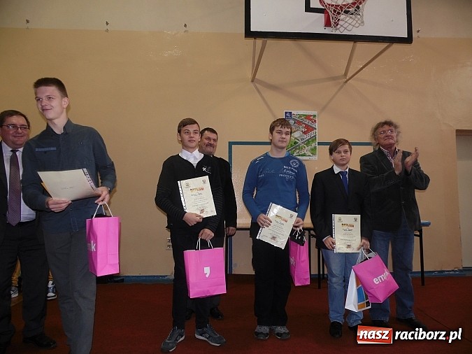 Zdjęcie w galerii na portalu naszraciborz.pl: Gimnazjaliści z Tworkowa z pierwszą nagrodą w konkursie językowym wiadomości z regionu