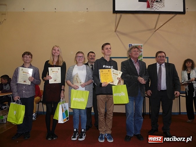 Zdjęcie w galerii na portalu naszraciborz.pl: Gimnazjaliści z Tworkowa z pierwszą nagrodą w konkursie językowym wiadomości z regionu