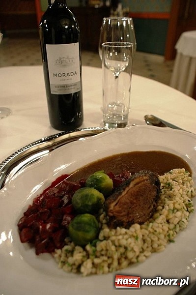 Zdjęcie w galerii na portalu naszraciborz.pl: W młode wino zaplątani, czyli niezwykły festiwal w restauracji Pałac Większyce wiadomości z regionu