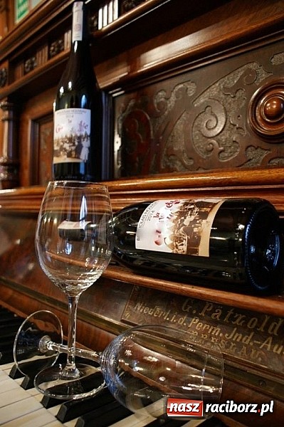 Zdjęcie w galerii na portalu naszraciborz.pl: W młode wino zaplątani, czyli niezwykły festiwal w restauracji Pałac Większyce wiadomości z regionu