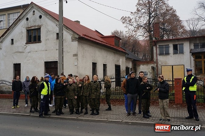 Zdjęcie w galerii na portalu naszraciborz.pl: Raciborska drogówka na spotkaniu z młodzieżą w ZSOMS wiadomości z regionu