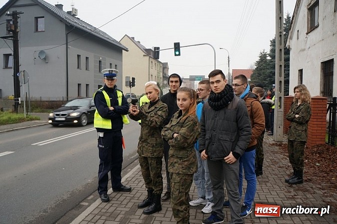Zdjęcie w galerii na portalu naszraciborz.pl: Raciborska drogówka na spotkaniu z młodzieżą w ZSOMS wiadomości z regionu