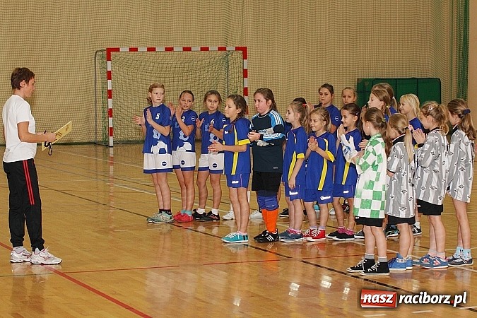 Zdjęcie w galerii na portalu naszraciborz.pl: Młode piłkarki zawalczyły o Powiatowy Puchar Tymbarku w Rudniku! wiadomości z regionu