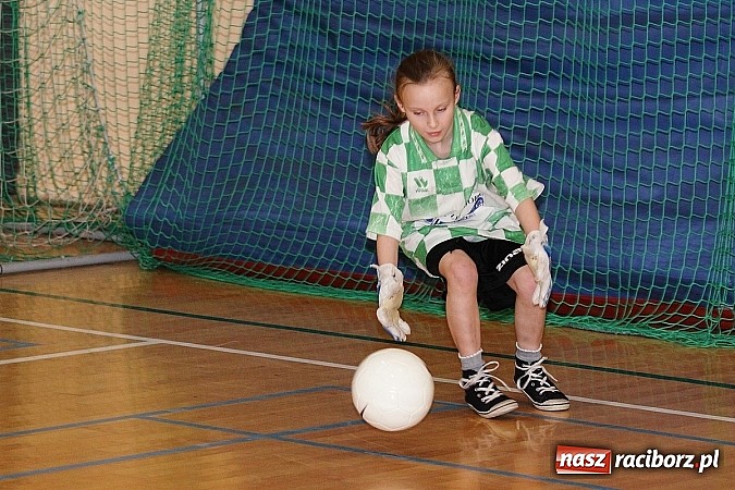 Zdjęcie w galerii na portalu naszraciborz.pl: Młode piłkarki zawalczyły o Powiatowy Puchar Tymbarku w Rudniku! wiadomości z regionu