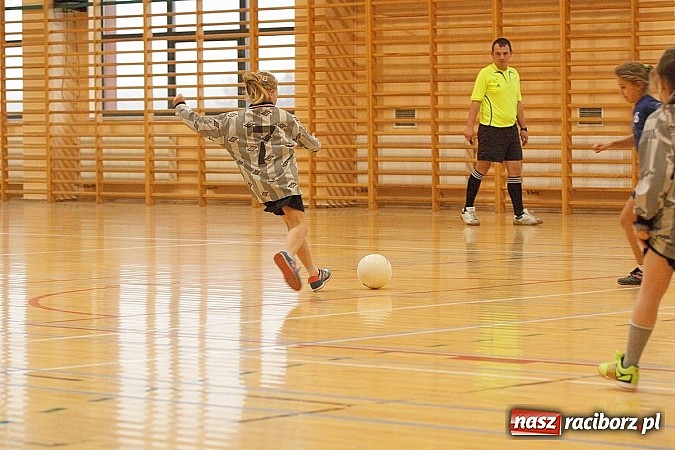 Zdjęcie w galerii na portalu naszraciborz.pl: Młode piłkarki zawalczyły o Powiatowy Puchar Tymbarku w Rudniku! wiadomości z regionu