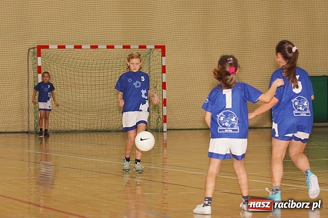 Zdjęcie w galerii na portalu naszraciborz.pl: Młode piłkarki zawalczyły o Powiatowy Puchar Tymbarku w Rudniku! wiadomości z regionu