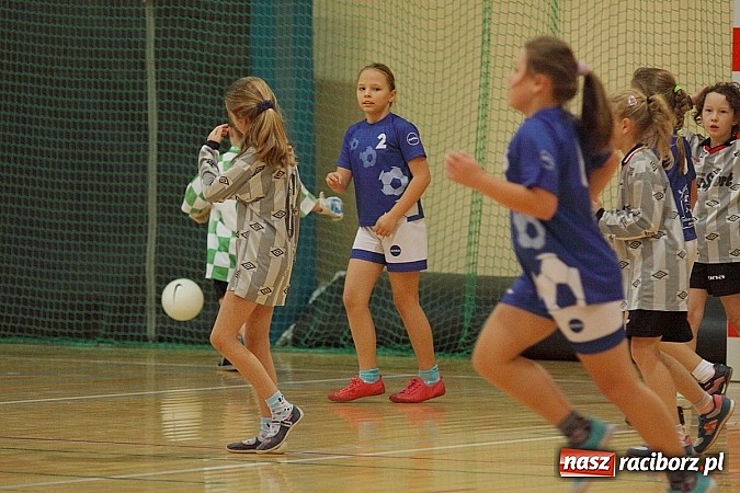 Zdjęcie w galerii na portalu naszraciborz.pl: Młode piłkarki zawalczyły o Powiatowy Puchar Tymbarku w Rudniku! wiadomości z regionu
