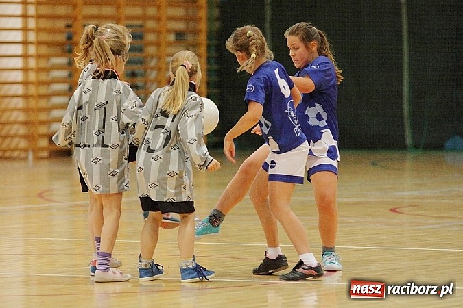 Zdjęcie w galerii na portalu naszraciborz.pl: Młode piłkarki zawalczyły o Powiatowy Puchar Tymbarku w Rudniku! wiadomości z regionu