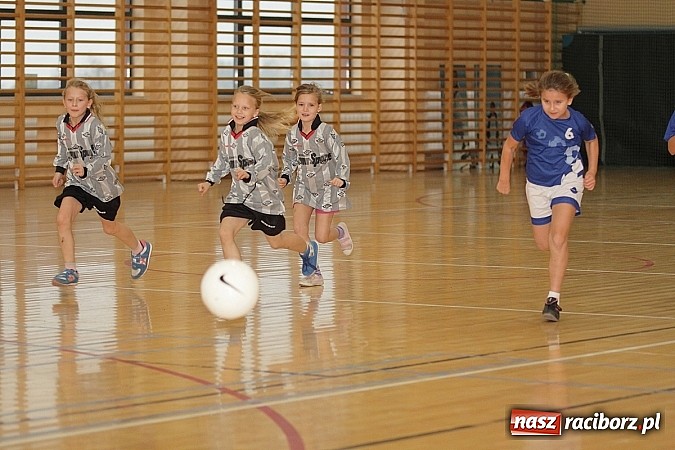 Zdjęcie w galerii na portalu naszraciborz.pl: Młode piłkarki zawalczyły o Powiatowy Puchar Tymbarku w Rudniku! wiadomości z regionu