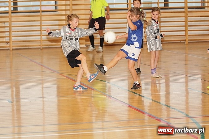 Zdjęcie w galerii na portalu naszraciborz.pl: Młode piłkarki zawalczyły o Powiatowy Puchar Tymbarku w Rudniku! wiadomości z regionu