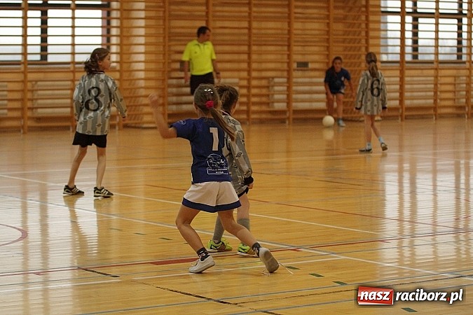 Zdjęcie w galerii na portalu naszraciborz.pl: Młode piłkarki zawalczyły o Powiatowy Puchar Tymbarku w Rudniku! wiadomości z regionu