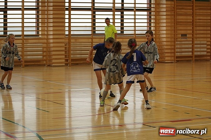Zdjęcie w galerii na portalu naszraciborz.pl: Młode piłkarki zawalczyły o Powiatowy Puchar Tymbarku w Rudniku! wiadomości z regionu