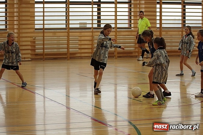 Zdjęcie w galerii na portalu naszraciborz.pl: Młode piłkarki zawalczyły o Powiatowy Puchar Tymbarku w Rudniku! wiadomości z regionu