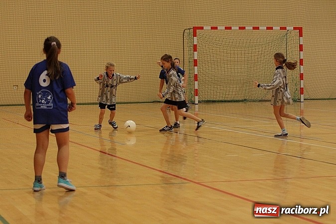 Zdjęcie w galerii na portalu naszraciborz.pl: Młode piłkarki zawalczyły o Powiatowy Puchar Tymbarku w Rudniku! wiadomości z regionu