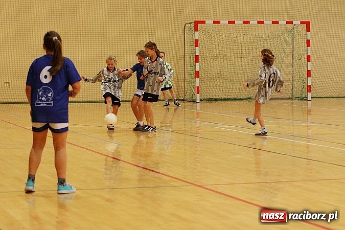 Zdjęcie w galerii na portalu naszraciborz.pl: Młode piłkarki zawalczyły o Powiatowy Puchar Tymbarku w Rudniku! wiadomości z regionu