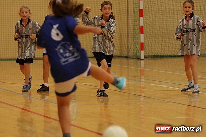 Zdjęcie w galerii na portalu naszraciborz.pl: Młode piłkarki zawalczyły o Powiatowy Puchar Tymbarku w Rudniku! wiadomości z regionu