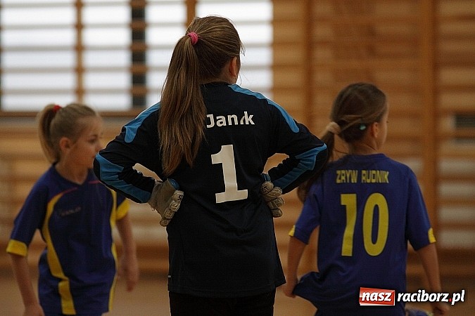 Zdjęcie w galerii na portalu naszraciborz.pl: Młode piłkarki zawalczyły o Powiatowy Puchar Tymbarku w Rudniku! wiadomości z regionu
