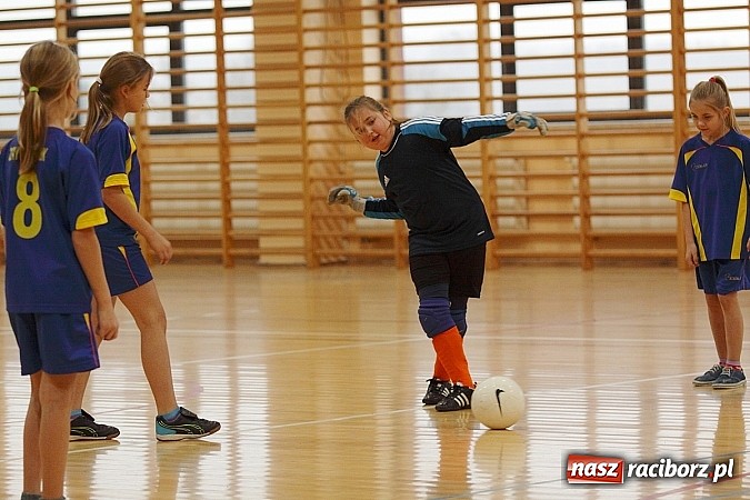 Zdjęcie w galerii na portalu naszraciborz.pl: Młode piłkarki zawalczyły o Powiatowy Puchar Tymbarku w Rudniku! wiadomości z regionu