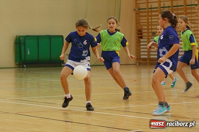 Zdjęcie w galerii na portalu naszraciborz.pl: Młode piłkarki zawalczyły o Powiatowy Puchar Tymbarku w Rudniku! wiadomości z regionu