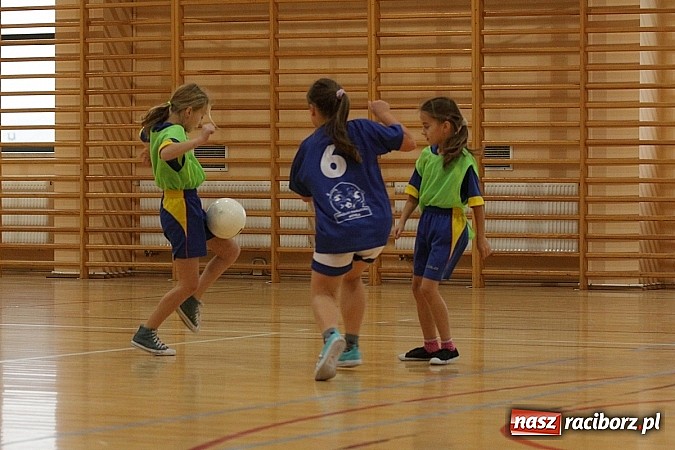 Zdjęcie w galerii na portalu naszraciborz.pl: Młode piłkarki zawalczyły o Powiatowy Puchar Tymbarku w Rudniku! wiadomości z regionu