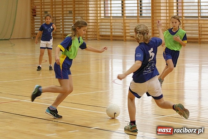 Zdjęcie w galerii na portalu naszraciborz.pl: Młode piłkarki zawalczyły o Powiatowy Puchar Tymbarku w Rudniku! wiadomości z regionu