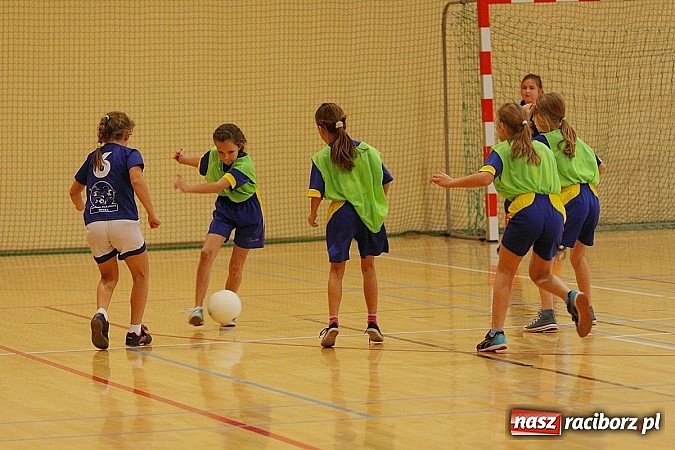 Zdjęcie w galerii na portalu naszraciborz.pl: Młode piłkarki zawalczyły o Powiatowy Puchar Tymbarku w Rudniku! wiadomości z regionu