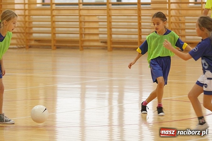 Zdjęcie w galerii na portalu naszraciborz.pl: Młode piłkarki zawalczyły o Powiatowy Puchar Tymbarku w Rudniku! wiadomości z regionu