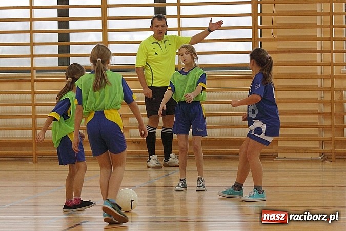 Zdjęcie w galerii na portalu naszraciborz.pl: Młode piłkarki zawalczyły o Powiatowy Puchar Tymbarku w Rudniku! wiadomości z regionu
