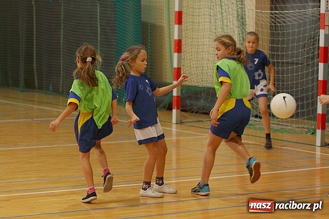 Zdjęcie w galerii na portalu naszraciborz.pl: Młode piłkarki zawalczyły o Powiatowy Puchar Tymbarku w Rudniku! wiadomości z regionu