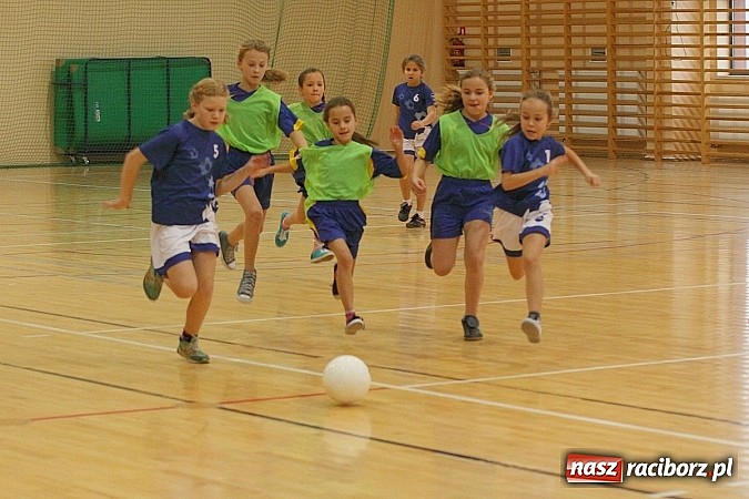 Zdjęcie w galerii na portalu naszraciborz.pl: Młode piłkarki zawalczyły o Powiatowy Puchar Tymbarku w Rudniku! wiadomości z regionu