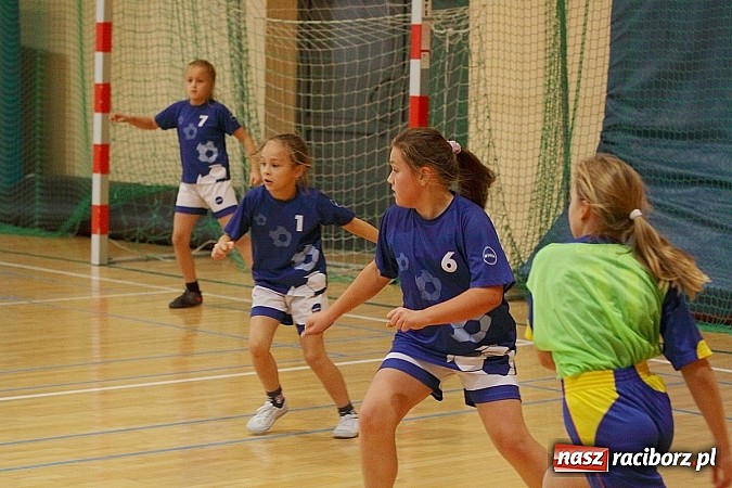Zdjęcie w galerii na portalu naszraciborz.pl: Młode piłkarki zawalczyły o Powiatowy Puchar Tymbarku w Rudniku! wiadomości z regionu