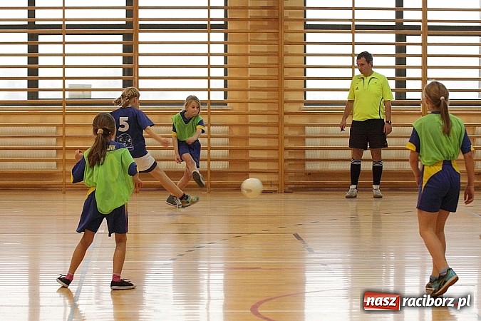Zdjęcie w galerii na portalu naszraciborz.pl: Młode piłkarki zawalczyły o Powiatowy Puchar Tymbarku w Rudniku! wiadomości z regionu