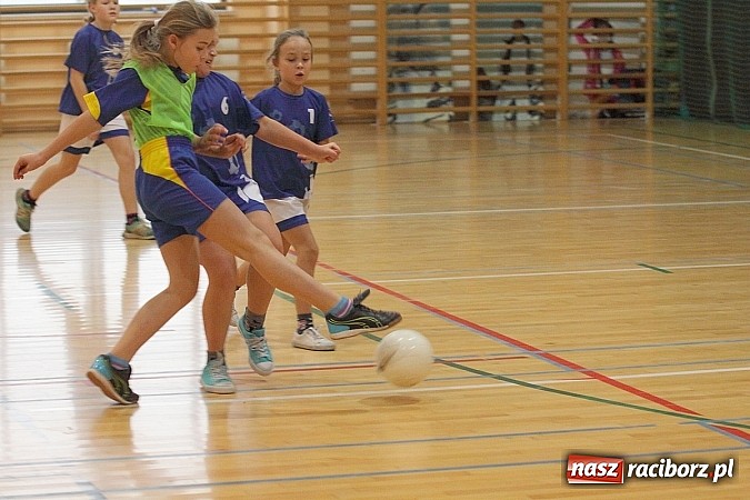 Zdjęcie w galerii na portalu naszraciborz.pl: Młode piłkarki zawalczyły o Powiatowy Puchar Tymbarku w Rudniku! wiadomości z regionu