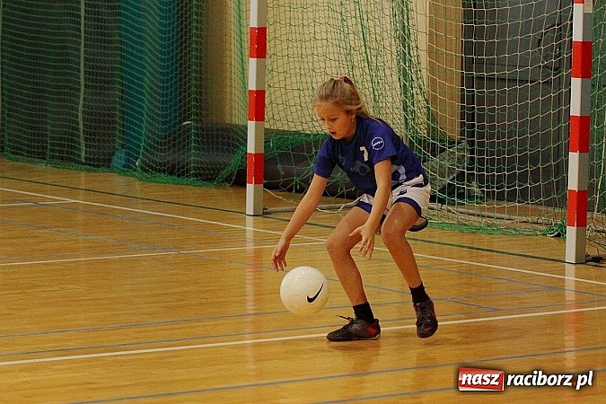 Zdjęcie w galerii na portalu naszraciborz.pl: Młode piłkarki zawalczyły o Powiatowy Puchar Tymbarku w Rudniku! wiadomości z regionu