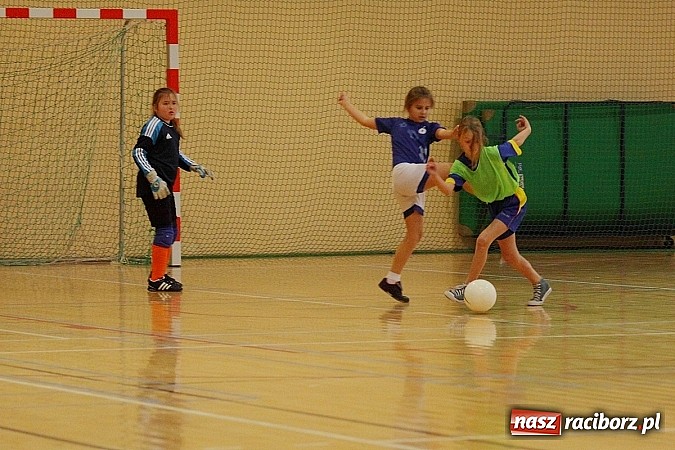 Zdjęcie w galerii na portalu naszraciborz.pl: Młode piłkarki zawalczyły o Powiatowy Puchar Tymbarku w Rudniku! wiadomości z regionu