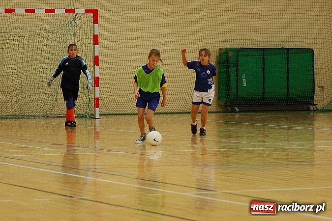 Zdjęcie w galerii na portalu naszraciborz.pl: Młode piłkarki zawalczyły o Powiatowy Puchar Tymbarku w Rudniku! wiadomości z regionu