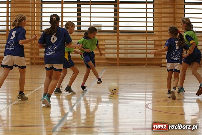 Zdjęcie w galerii na portalu naszraciborz.pl: Młode piłkarki zawalczyły o Powiatowy Puchar Tymbarku w Rudniku! wiadomości z regionu